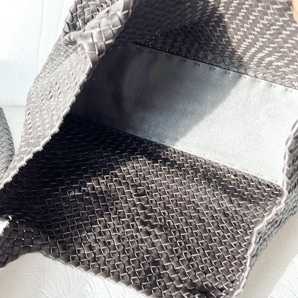 Ultra Soft Genuine Leather Large Tote - Picture 15 of 16